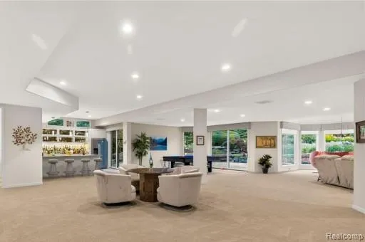 1661 Pinewood Milford Charter Township, MI 48381