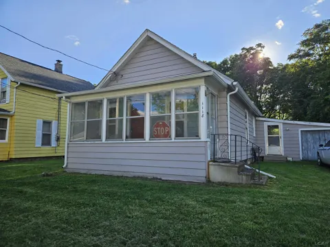 1118 WALKER STREET