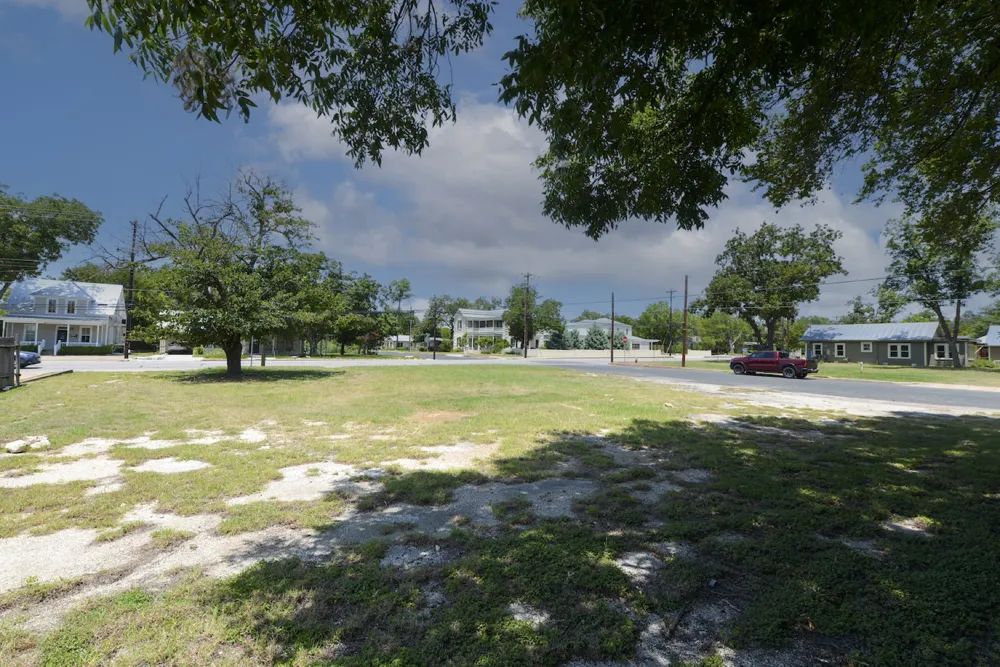 611 Llano Street Fredericksburg, TX 78624