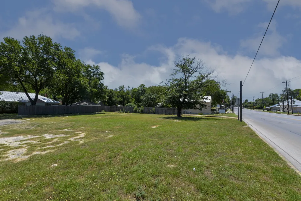 611 Llano Street Fredericksburg, TX 78624
