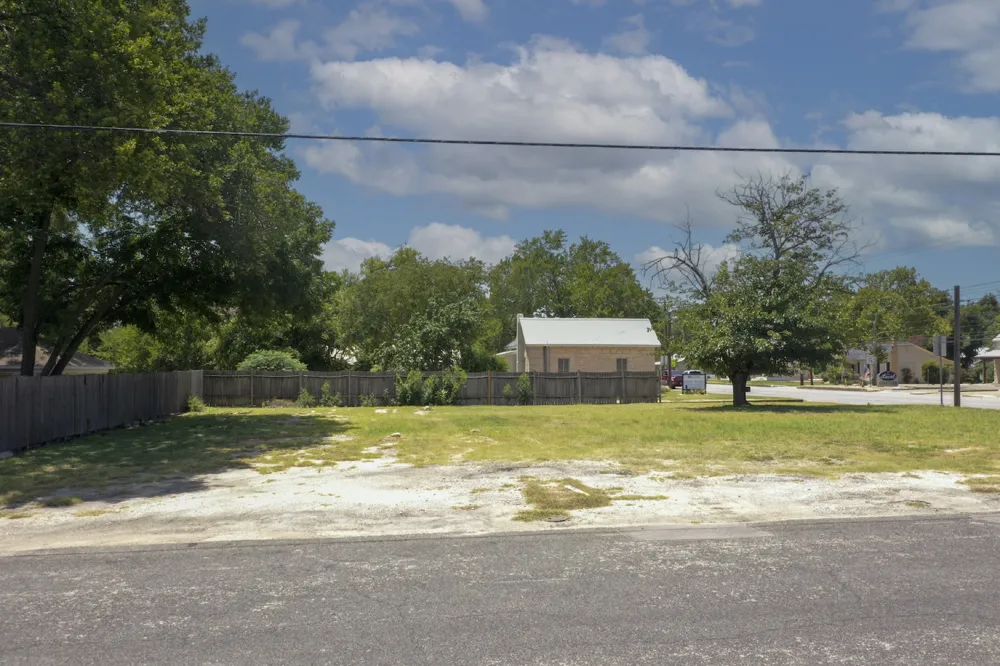611 Llano Street Fredericksburg, TX 78624
