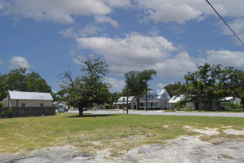 611 Llano Street Fredericksburg, TX 78624