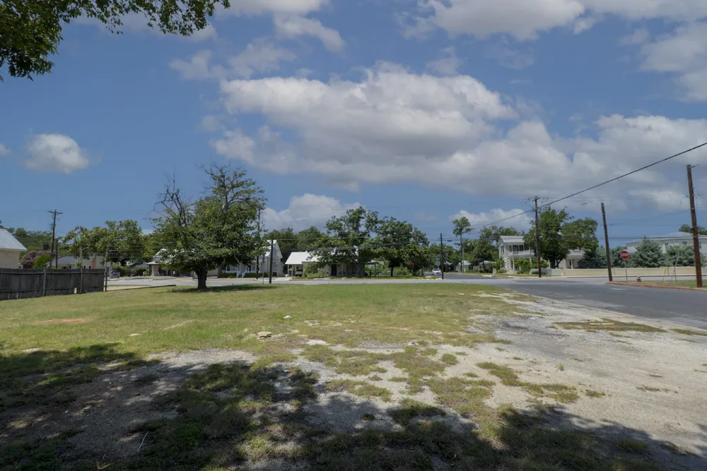 611 Llano Street Fredericksburg, TX 78624