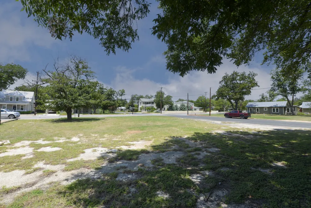 611 Llano Street Fredericksburg, TX 78624
