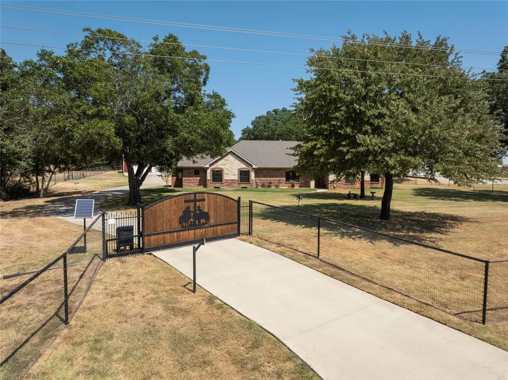 448 County Road 3690 Boyd, TX 76023