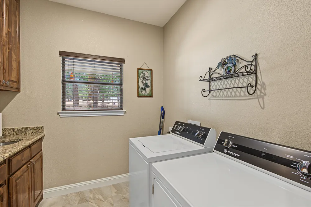 448 County Road 3690 Boyd, TX 76023