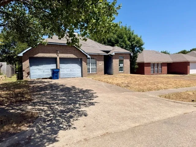 111 Craddock Glenn Heights, TX 75154