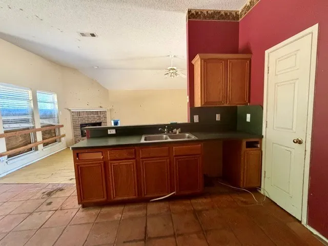 111 Craddock Glenn Heights, TX 75154