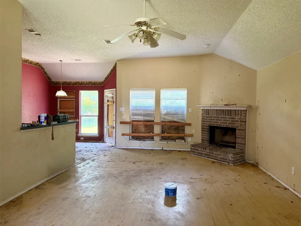 111 Craddock Glenn Heights, TX 75154