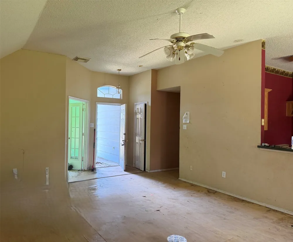 111 Craddock Glenn Heights, TX 75154