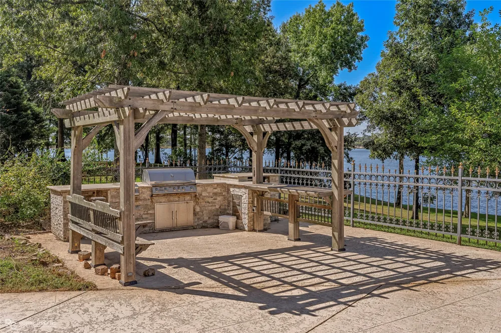 5081 Westrilee Drive Benton, LA 71006