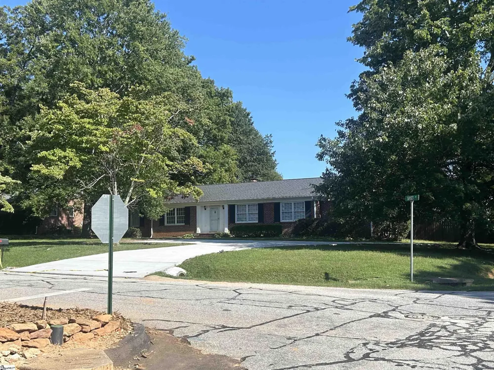 129 Sunset Drive Mauldin, SC 29662