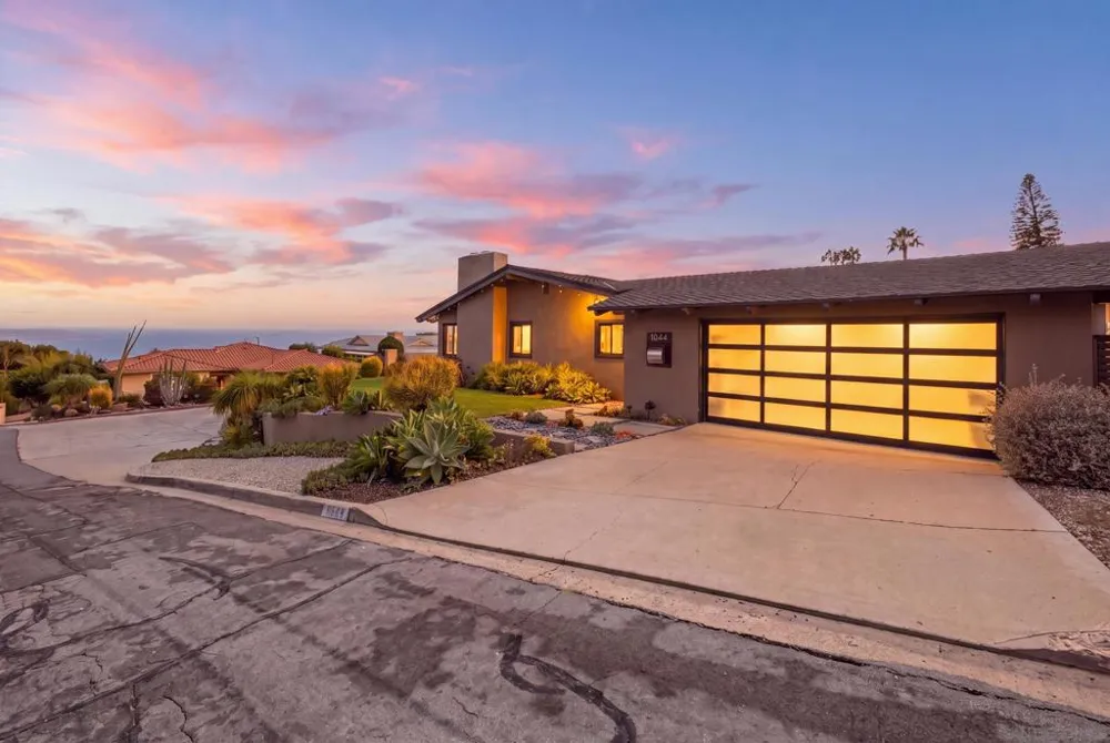 1044 Avenida Amantea La Jolla, CA 92037