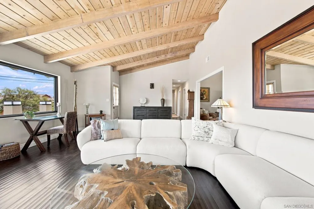 1044 Avenida Amantea La Jolla, CA 92037