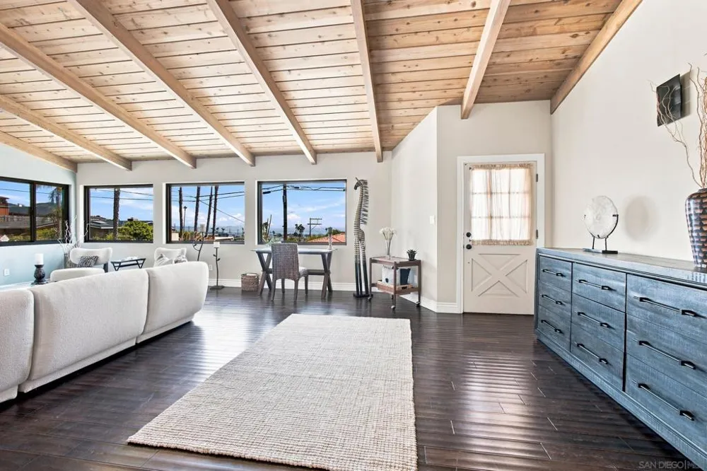 1044 Avenida Amantea La Jolla, CA 92037