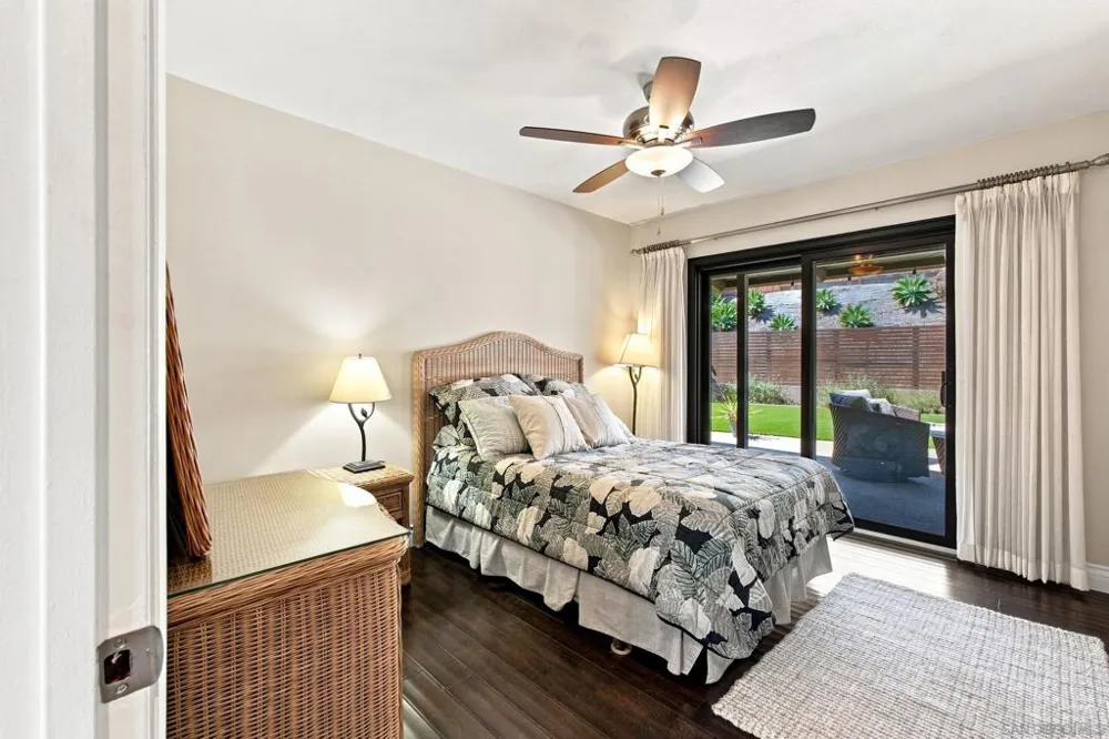1044 Avenida Amantea La Jolla, CA 92037