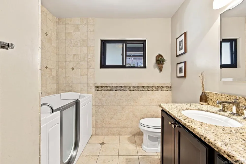 1044 Avenida Amantea La Jolla, CA 92037