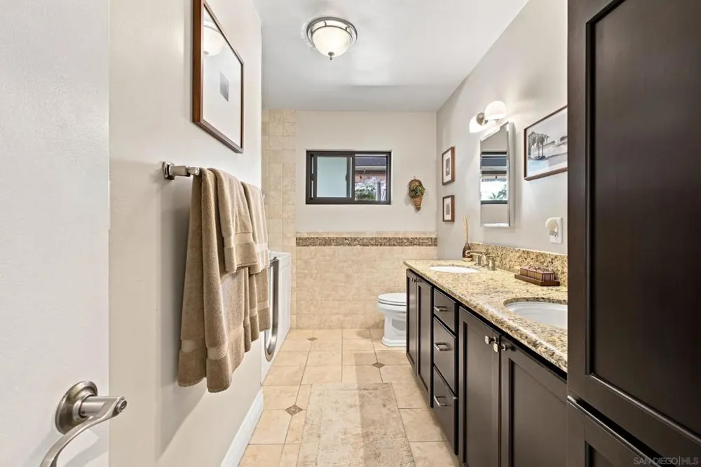 1044 Avenida Amantea La Jolla, CA 92037