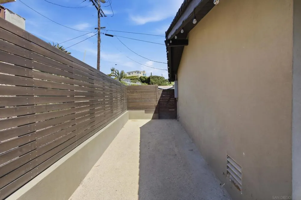 1044 Avenida Amantea La Jolla, CA 92037