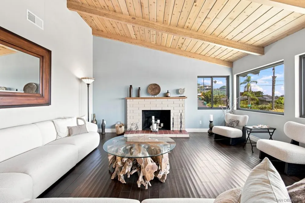 1044 Avenida Amantea La Jolla, CA 92037