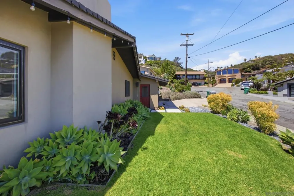 1044 Avenida Amantea La Jolla, CA 92037