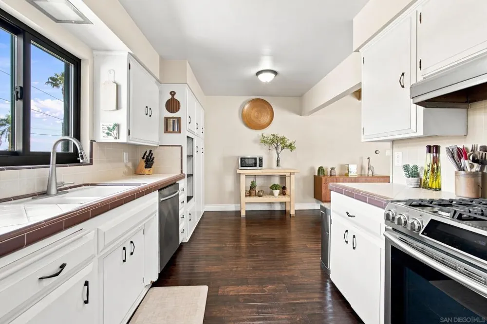 1044 Avenida Amantea La Jolla, CA 92037