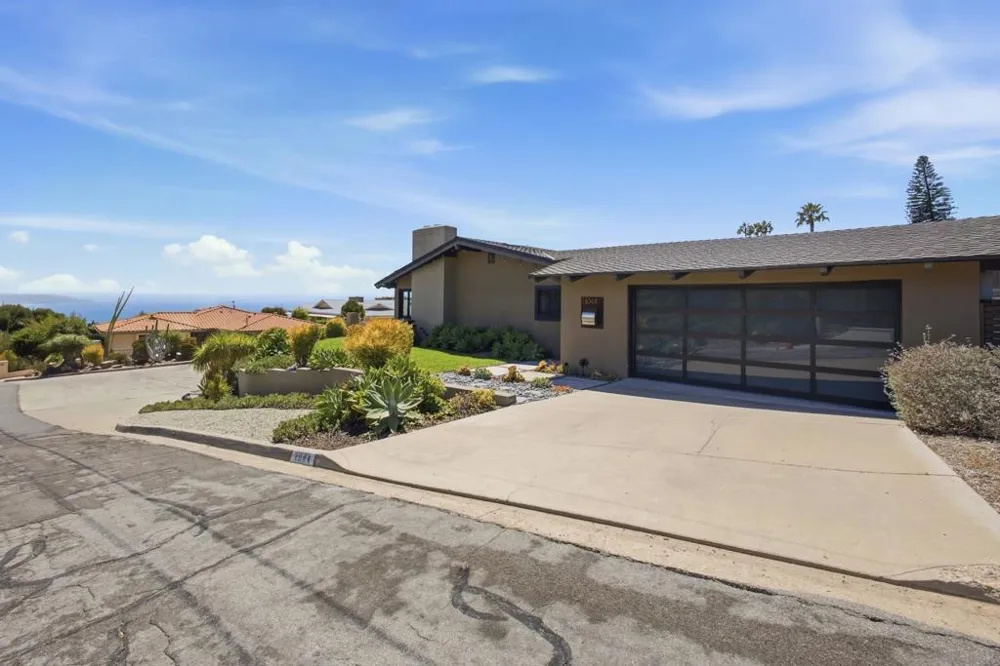 1044 Avenida Amantea La Jolla, CA 92037