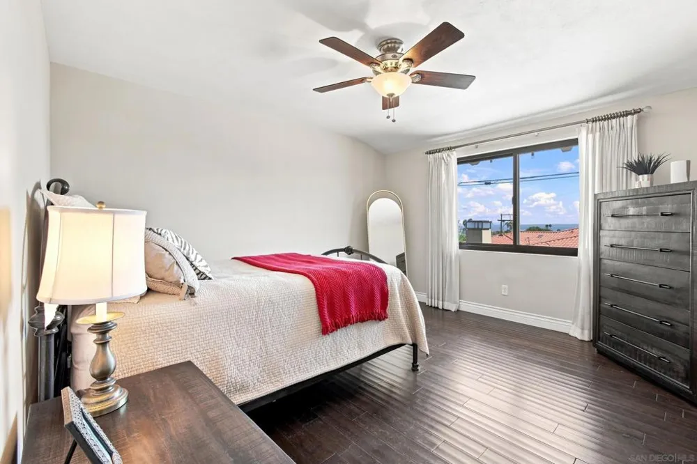 1044 Avenida Amantea La Jolla, CA 92037