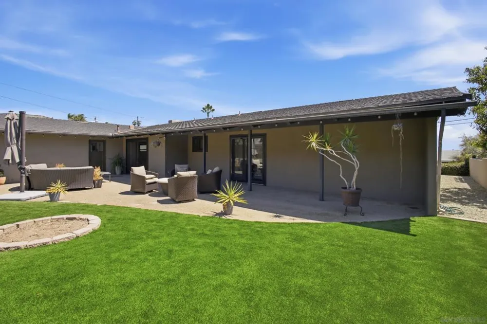 1044 Avenida Amantea La Jolla, CA 92037