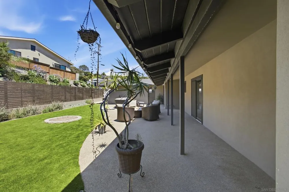 1044 Avenida Amantea La Jolla, CA 92037