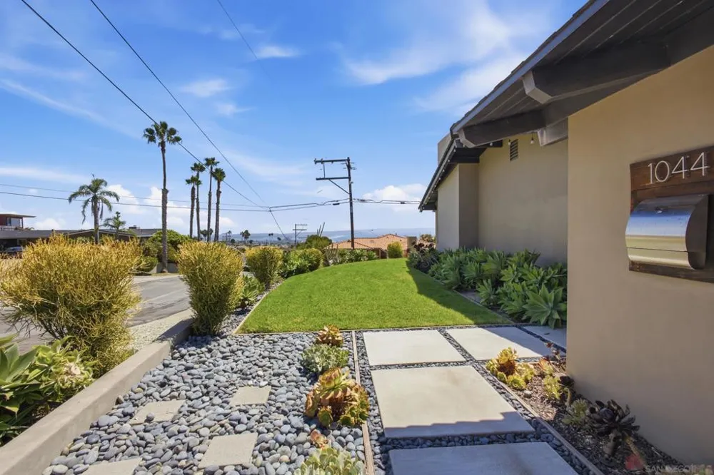 1044 Avenida Amantea La Jolla, CA 92037