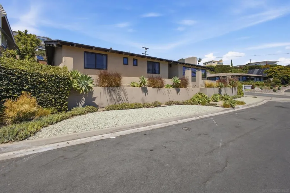 1044 Avenida Amantea La Jolla, CA 92037