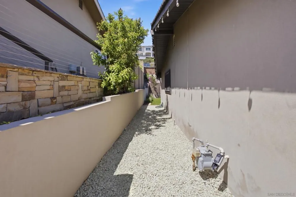 1044 Avenida Amantea La Jolla, CA 92037