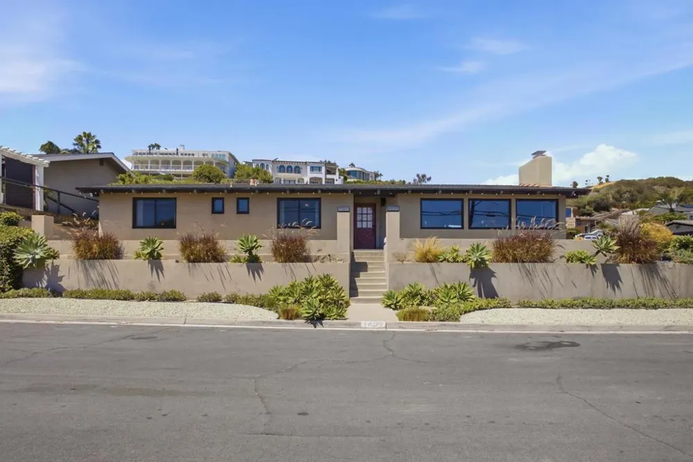 1044 Avenida Amantea La Jolla, CA 92037