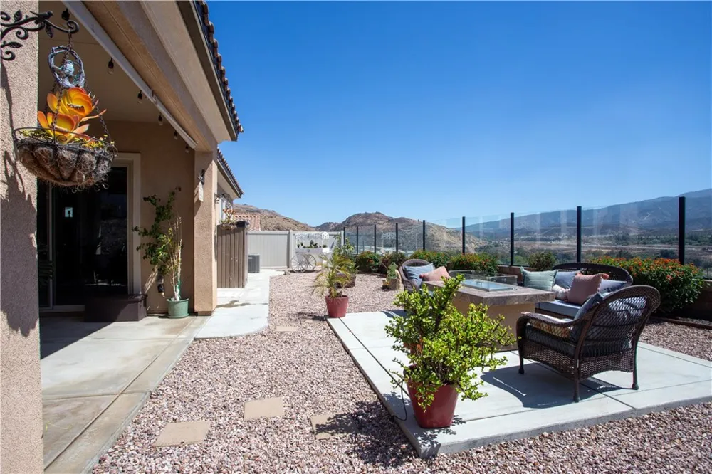 11511 Alton Corona, CA 92883
