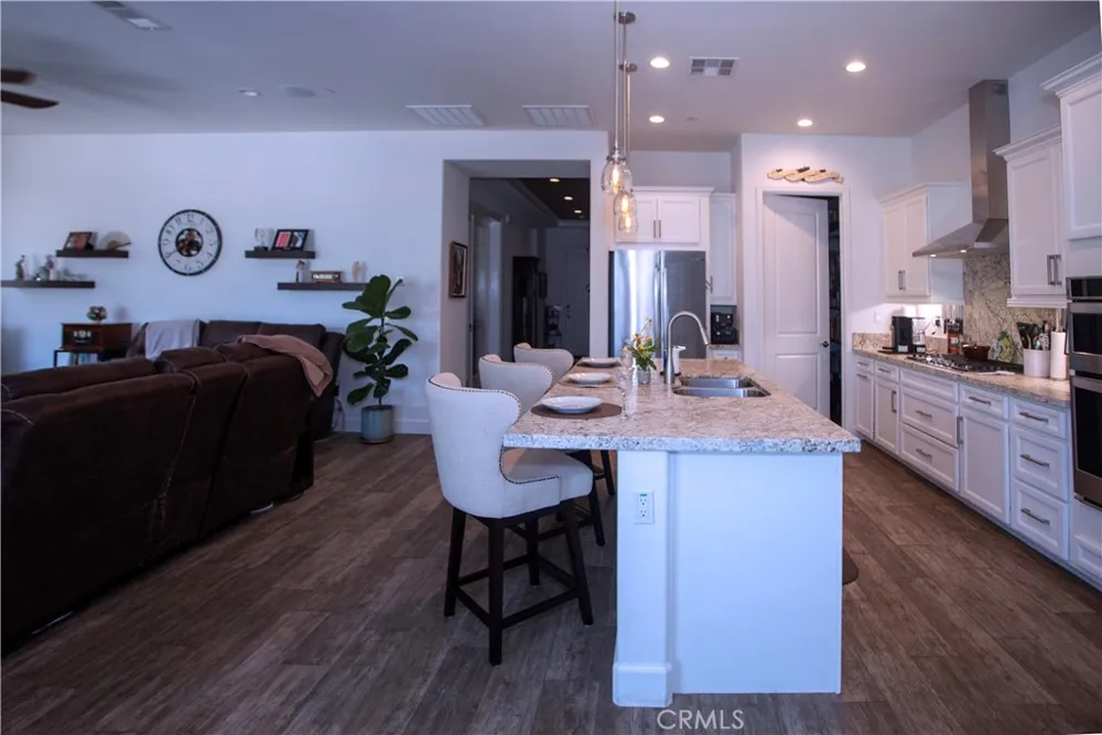 11511 Alton Corona, CA 92883