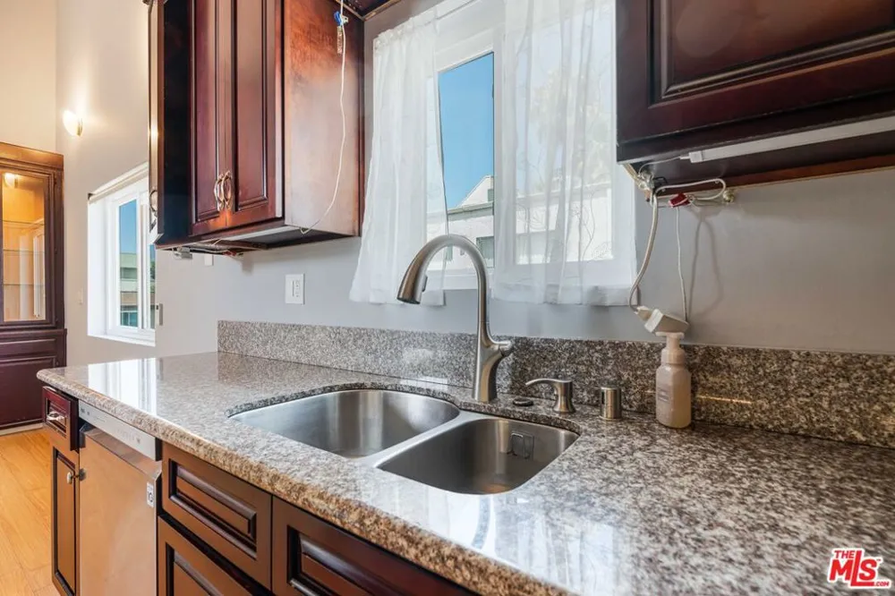 3910 Moore Street #201 Los Angeles, CA 90066