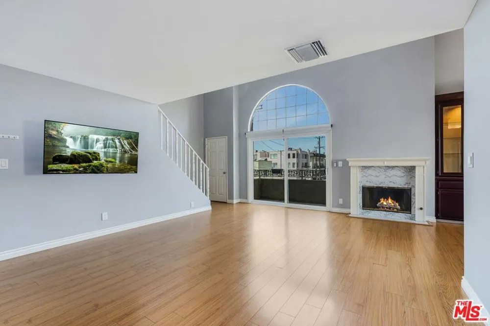 3910 Moore Street #201 Los Angeles, CA 90066