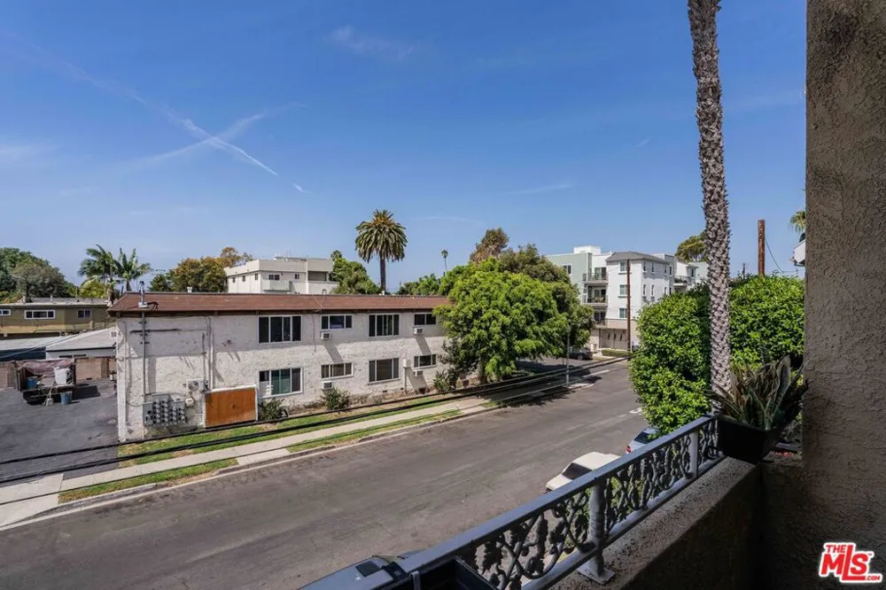 3910 Moore Street #201 Los Angeles, CA 90066