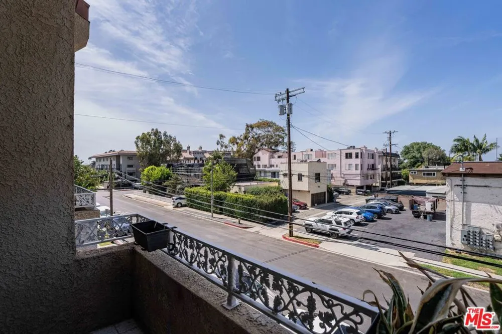 3910 Moore Street #201 Los Angeles, CA 90066