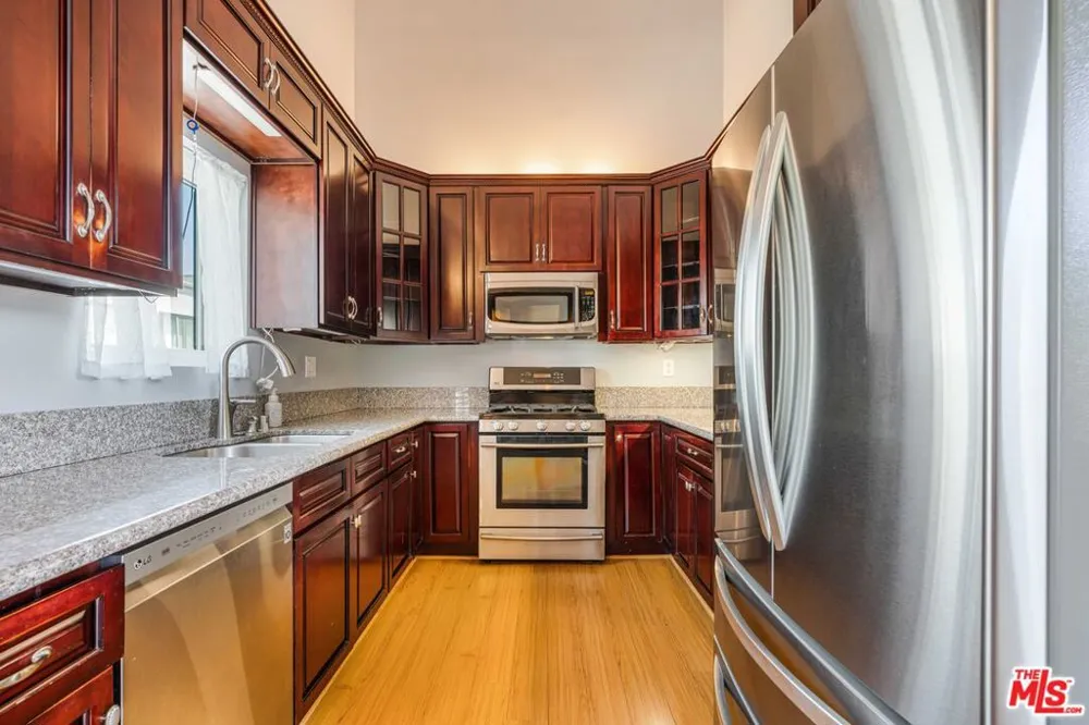 3910 Moore Street #201 Los Angeles, CA 90066