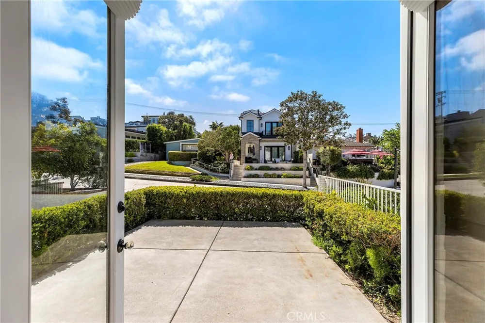 703 Poinsettia Avenue Corona del Mar, CA 92625