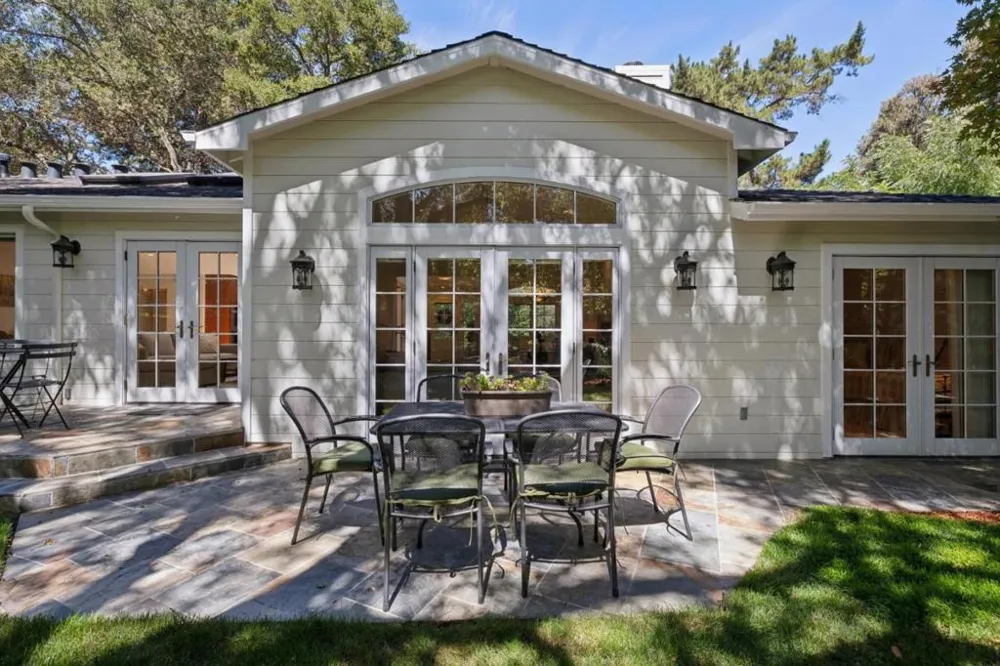 61 Lloyden Drive Atherton, CA 94027