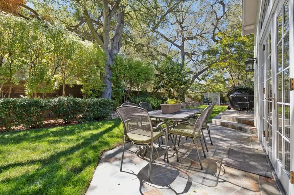 61 Lloyden Drive Atherton, CA 94027
