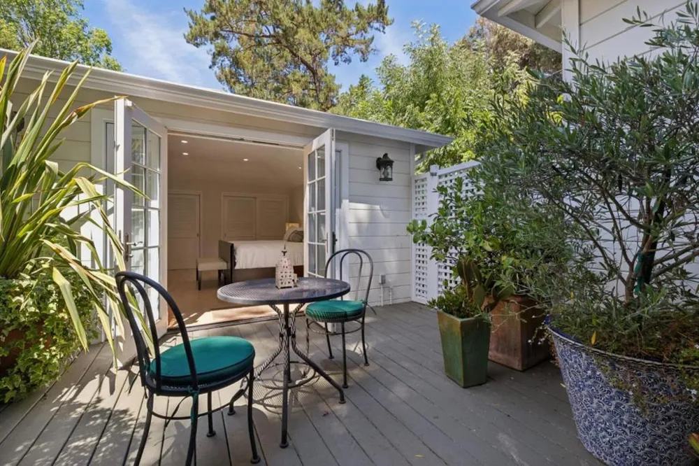 61 Lloyden Drive Atherton, CA 94027