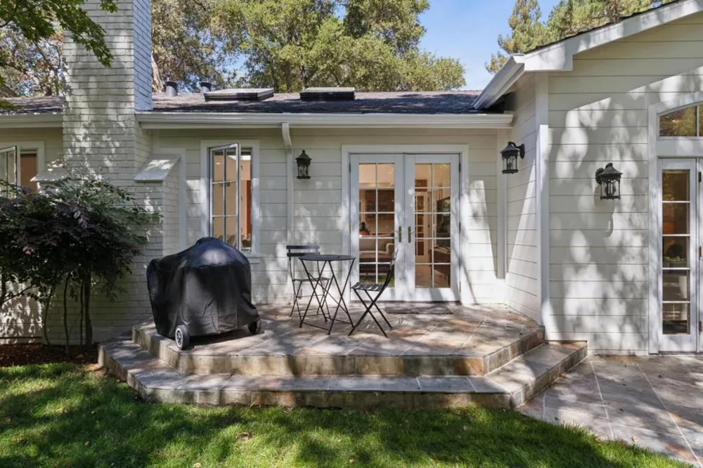 61 Lloyden Drive Atherton, CA 94027