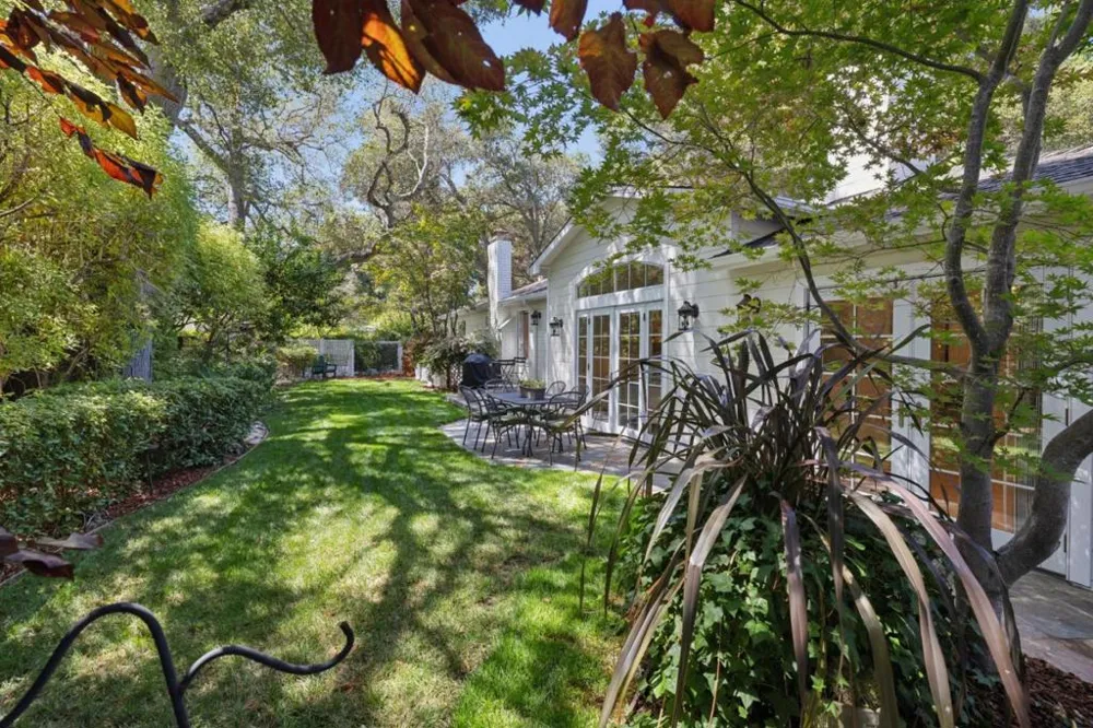 61 Lloyden Drive Atherton, CA 94027