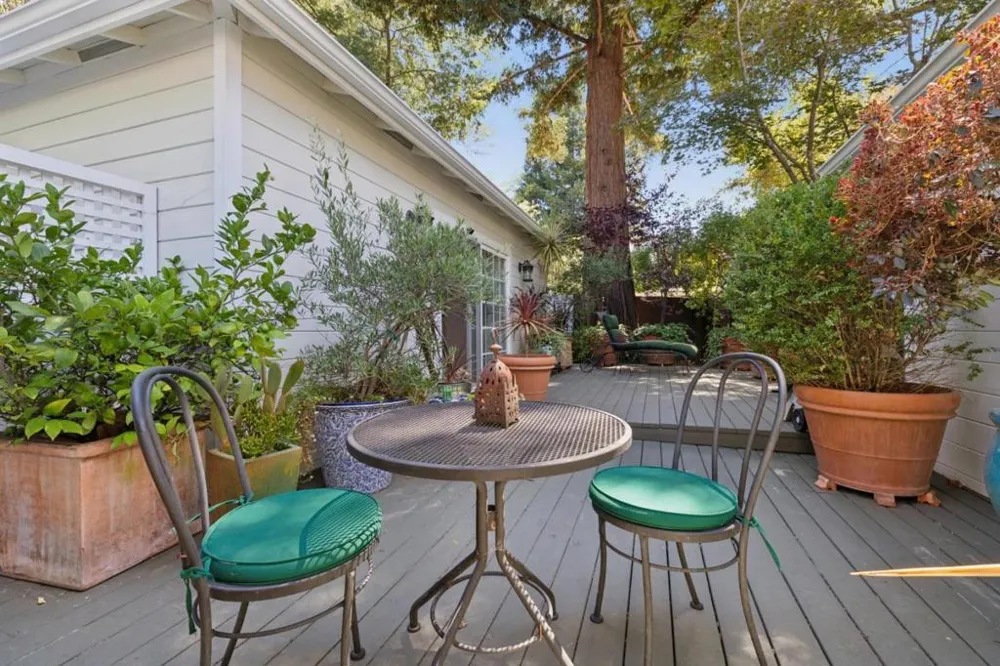 61 Lloyden Drive Atherton, CA 94027