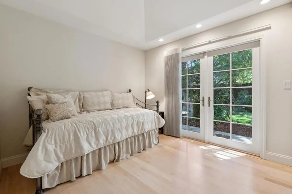 61 Lloyden Drive Atherton, CA 94027