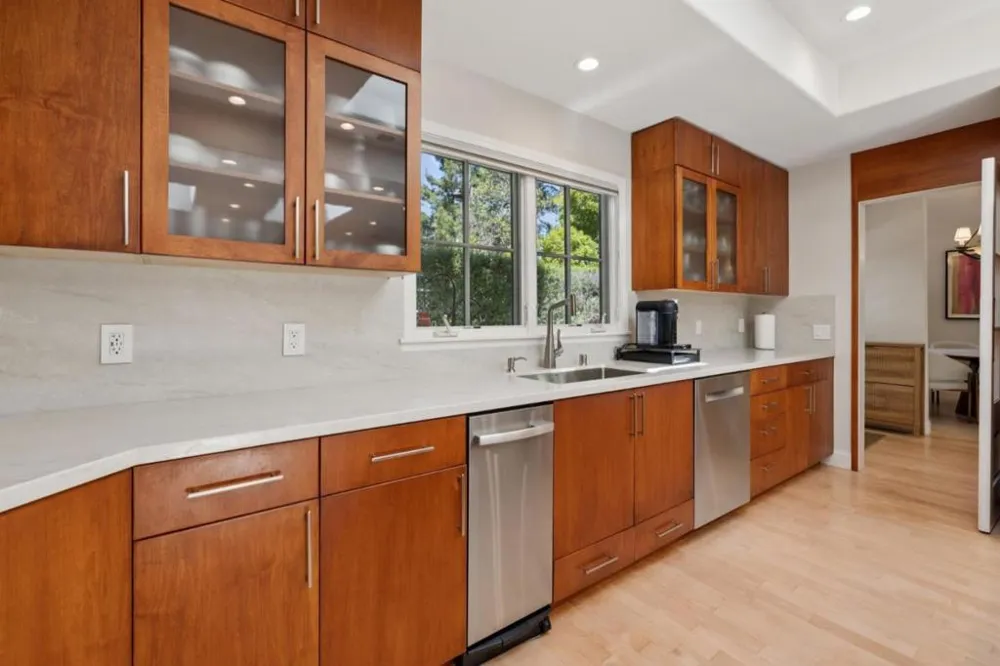 61 Lloyden Drive Atherton, CA 94027